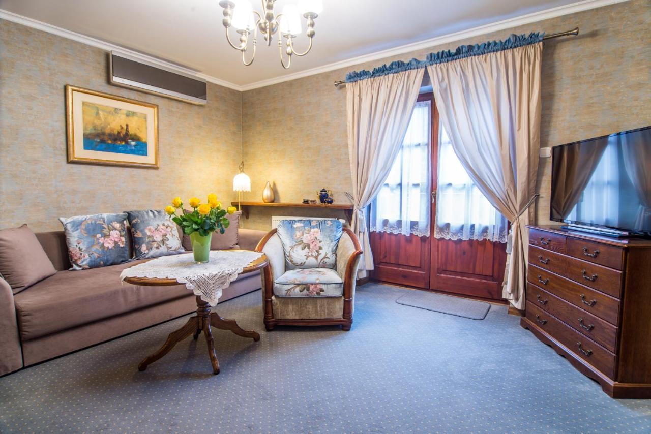 Hotel Dwa Ksiezyce 卡齐米日-多尔尼 外观 照片